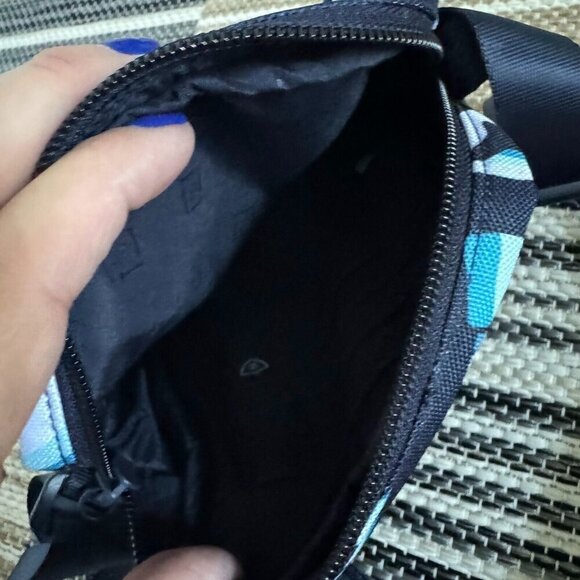 Vera Bradley Women Lighten Up RFID Mini Hipster Crossbody Bag Shore Enough Navy - Picture 4 of 11